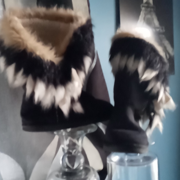 Fur boots - Picture 2 of 3